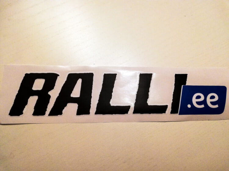 Ralli.ee must autokleebis