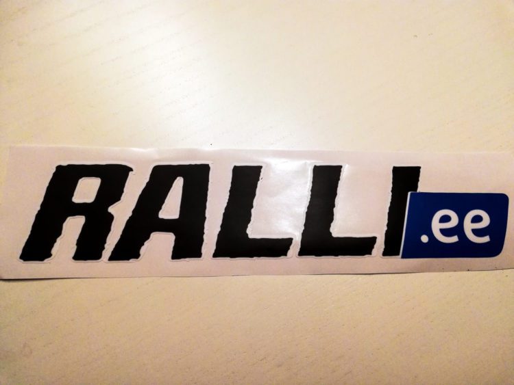 Ralli.ee must autokleebis