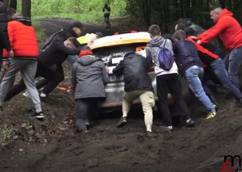 VIDEO: Poola rallil jäid paljud võistlejad raskete teeolude tõttu lihtsalt kinni