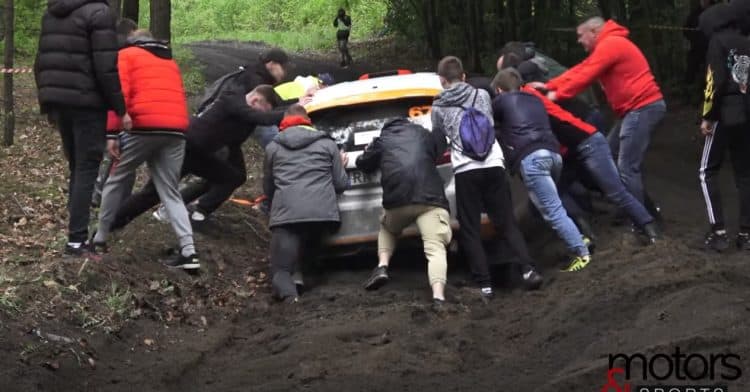 VIDEO: Poola rallil jäid paljud võistlejad raskete teeolude tõttu lihtsalt kinni