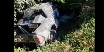 VIDEO: Dakariks valmistuv Eesti-Leedu rallipaar sõitis kraavi