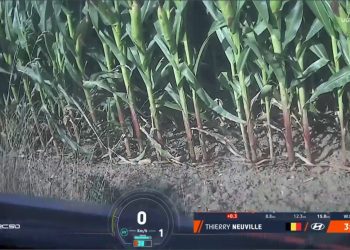 VIDEO: Vaata kuidas Neuville teelt välja sõitis ja ralli katkestas