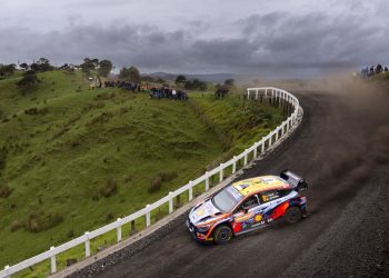 Ott Tänak ja Martin Järveoja alustasid Uus-Meremaa rallit katsevõiduga – VIDEO