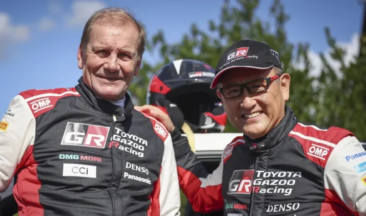 Juha Kankkunen ja Akio Toyoda. Foto: Toyota Gazoo Racing WRT