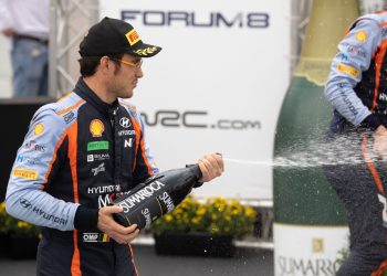 Thierry Neuville Kataloonia ralli poodiumil Foto: Hyundai Motorsport