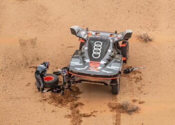 Video: Nii parandas Dakari ralli liider Carlos Sainz oma Audit