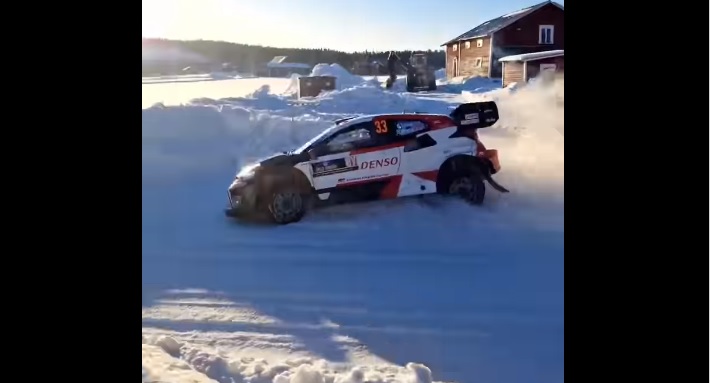 VIDEOD: Vaata kuidas Elfyn Evans Rootsi ralli kolmandal katsel lumehange sõitis