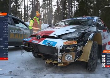 VIDEO: Vaata kuidas Takamoto Katsuta Rootsi ralli viiendal katsel üle katuse käis