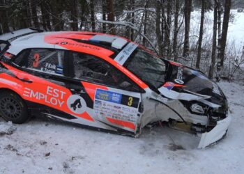 VIDEO: Priit Koik sõitis Otepää ralli kolmandal kiiruskatsel vastu puud