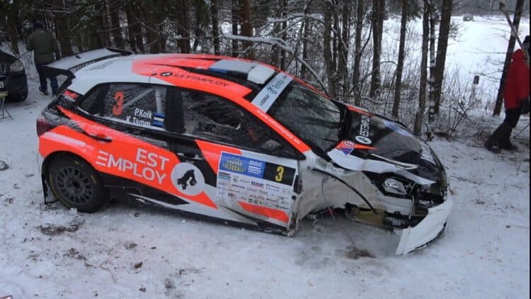 VIDEO: Priit Koik sõitis Otepää ralli kolmandal kiiruskatsel vastu puud