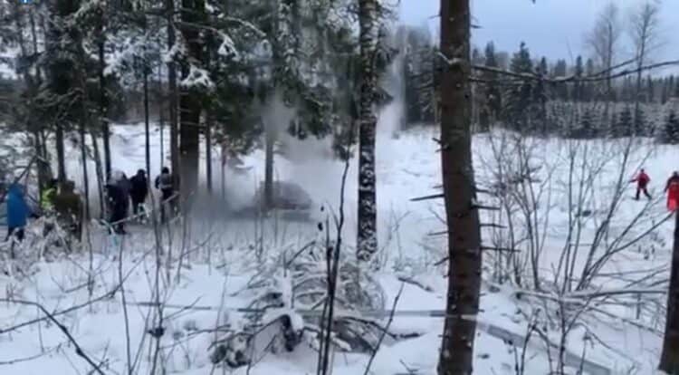 VIDEO: Priit Koik sõitis Otepää ralli kolmandal kiiruskatsel vastu puud