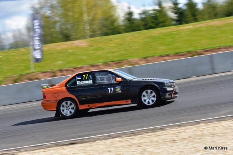 Rallikrossi Eesti meistrivõistlused algasid põnevate sõitudega Raassillal – FOTOGALERII