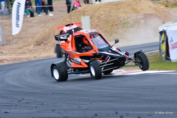 Rallikrossi Eesti meistrivõistlused algasid põnevate sõitudega Raassillal – FOTOGALERII