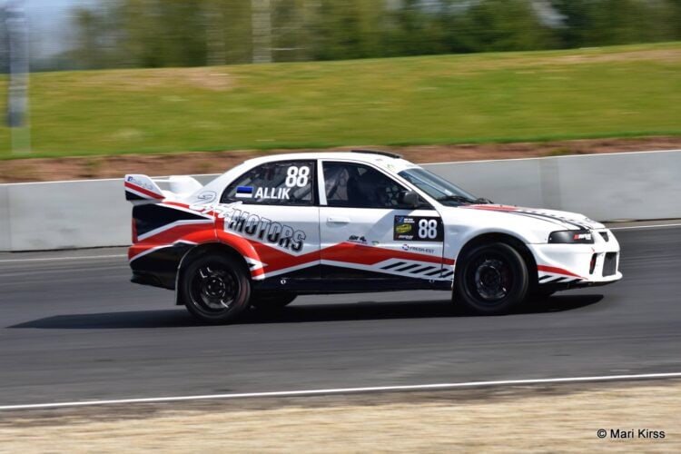 Rallikrossi Eesti meistrivõistlused algasid põnevate sõitudega Raassillal – FOTOGALERII