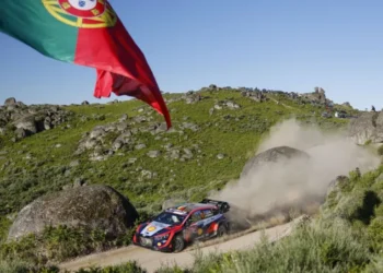 SS16: Neuville tehnilised probleemid tõstsid Tänaku neljandaks