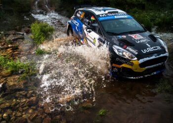 Robert Virves vahetab kaardilugejat! Foto: Jaanus Ree / Red Bull Content Pool