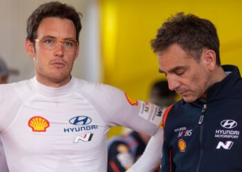 Thierry Neuville ja Cyril Abiteboul Keenia rallil 2023 Foto: Hyundai Motorsport