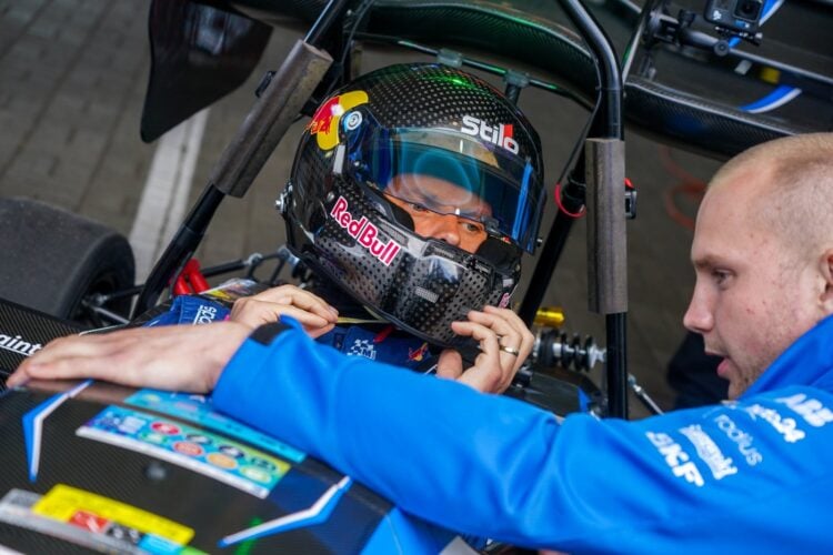 FOTOGALERII: Ott Tänak käis legendaarset Eesti tudengivormelit proovimas!