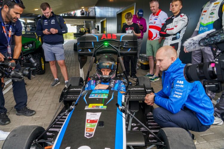 FOTOGALERII: Ott Tänak käis legendaarset Eesti tudengivormelit proovimas!