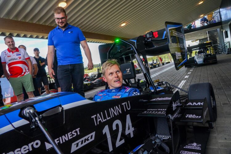 FOTOGALERII: Ott Tänak käis legendaarset Eesti tudengivormelit proovimas!