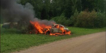 PILDID: Rally Estonia neljandal katsel põles maani maha meie lõunanaabrite võistlusauto!