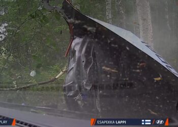 VIDEO: Esapekka Lappi sõitis Soome rallil suurel kiirusel teelt välja!