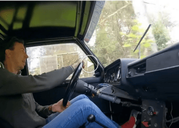 VIDEO: Markko Märtin tegi Dirtfishi ajakirjanikule sõitu legendaarse LADA-ga