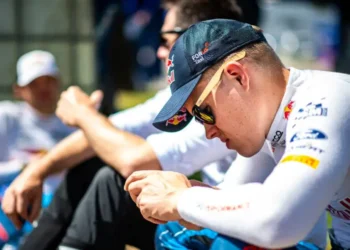 Ott Tänak koos M-Spordi tiimijuhi Richard Milleneriga taustal. Foto: M-Sport Ford WRT