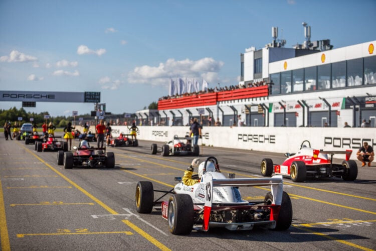 Ajaloolised vormelid stardiootel. Foto: Pille Russi