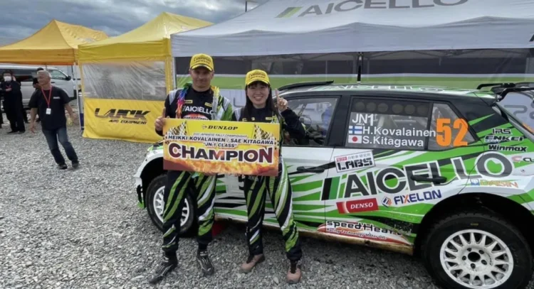 Heikki Kovalainen ja Sae Kitagawa tähistavad taas Jaapani sarja meistritiitlit. Foto: Rally Team AICELLO