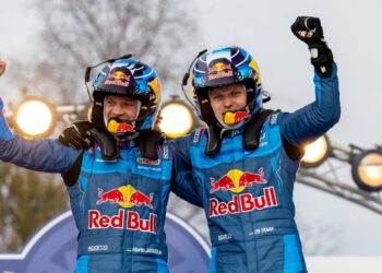 Ott Tänak ja Martin Järveoja viimast võitu Rootsis tähistamas Foto: M-Sport