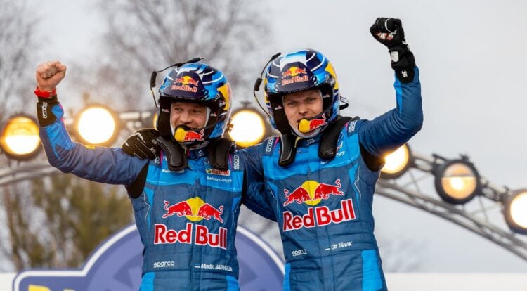 Ott Tänak ja Martin Järveoja viimast võitu Rootsis tähistamas Foto: M-Sport