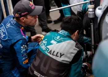 Ott Tänak püüdis aidata Alberto Hellerit ja Luis Ernesto Allendet. Foto: M-Sport Ford WRT