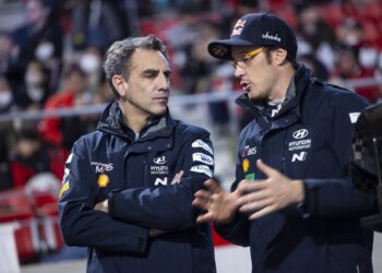 Cyril Abiteboul ja Thierry Neuville Jaapani rallil 2023, Foto: Hyundai Motorsport