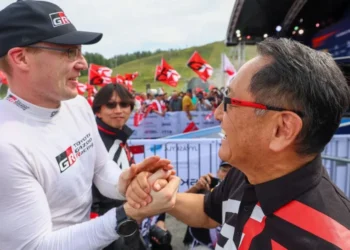 Jari-Matti Latvala ja Akio Toyoda. Foto: Toyota Gazoo Racing WRT