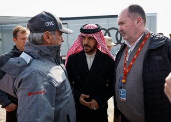 Carlos Sainz, Mohammed Ben Sulayem ja Robert Reid Dakari rallil 2023, Foto: DPPI / Red Bull Content Pool