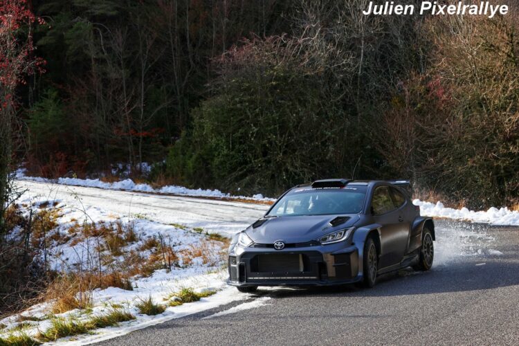 Jan Solans Toyotat testimas Foto: Julien Pixelrallye