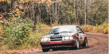 Neil Thomas Carlinschauer oma Ford Mustang SVOga. Foto: americanrallyassociation.org