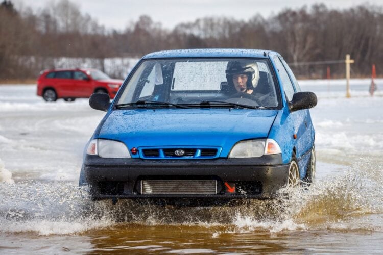 GALERII: Jäärajasari algas keerulise võistlusega Korijärvel