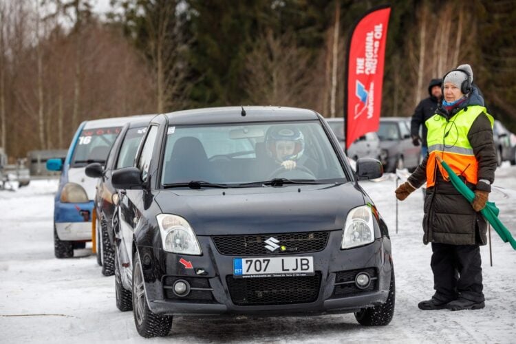 GALERII: Jäärajasari algas keerulise võistlusega Korijärvel