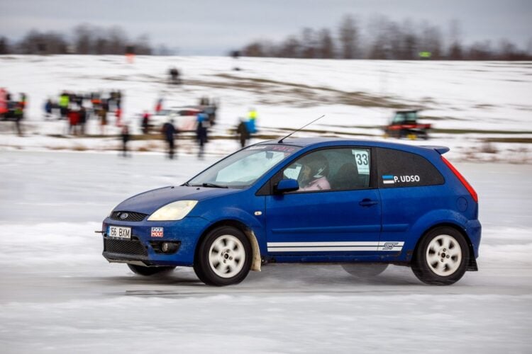 GALERII: Jäärajasari algas keerulise võistlusega Korijärvel