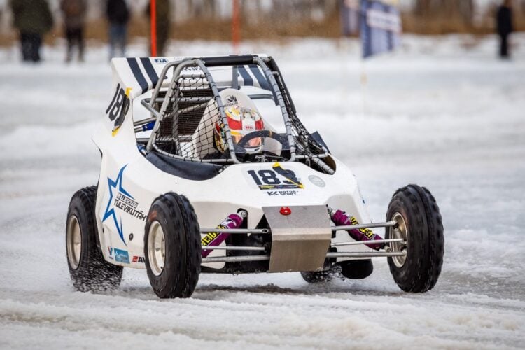 GALERII: Jäärajasari algas keerulise võistlusega Korijärvel