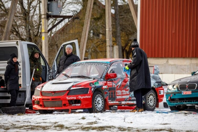 GALERII: Jäärajasari algas keerulise võistlusega Korijärvel