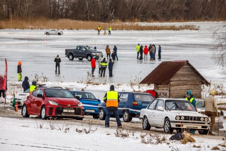 GALERII: Jäärajasari algas keerulise võistlusega Korijärvel