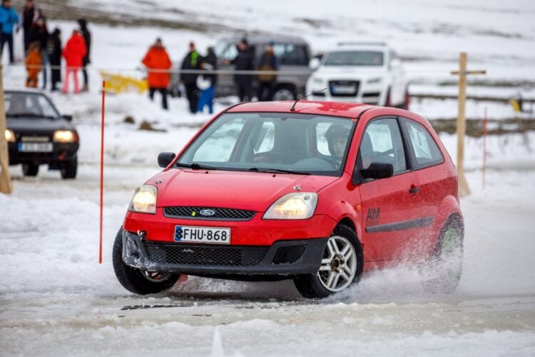 GALERII: Jäärajasari algas keerulise võistlusega Korijärvel