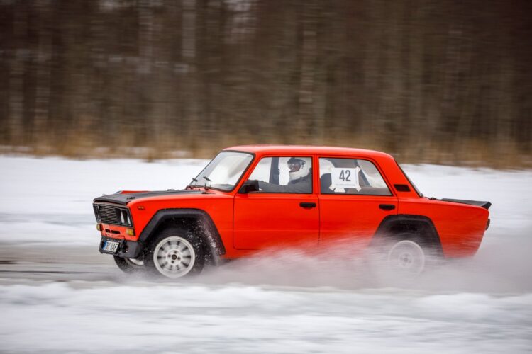 GALERII: Jäärajasari algas keerulise võistlusega Korijärvel