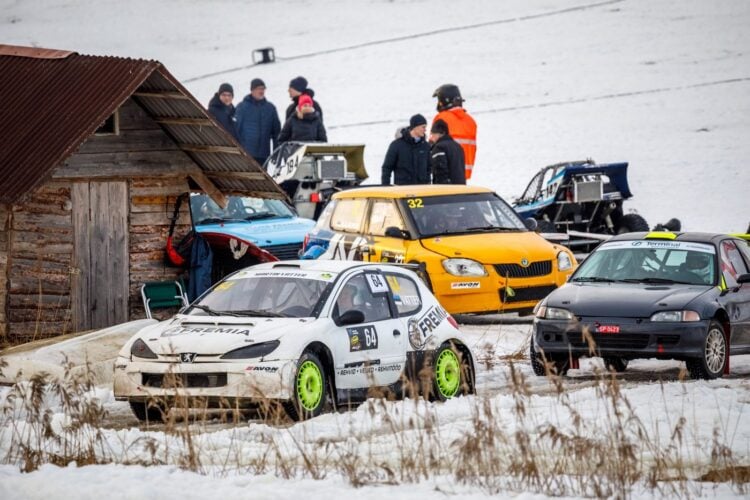 GALERII: Jäärajasari algas keerulise võistlusega Korijärvel