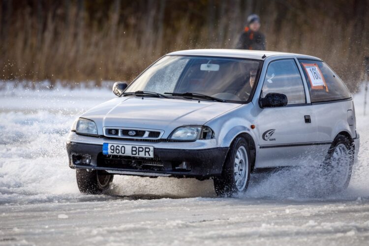 GALERII: Jäärajasari algas keerulise võistlusega Korijärvel