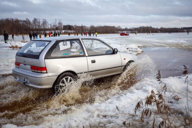 GALERII: Jäärajasari algas keerulise võistlusega Korijärvel