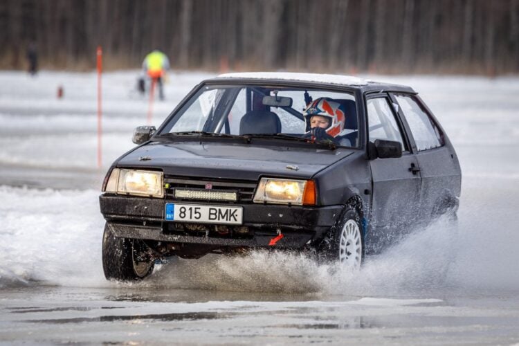 GALERII: Jäärajasari algas keerulise võistlusega Korijärvel